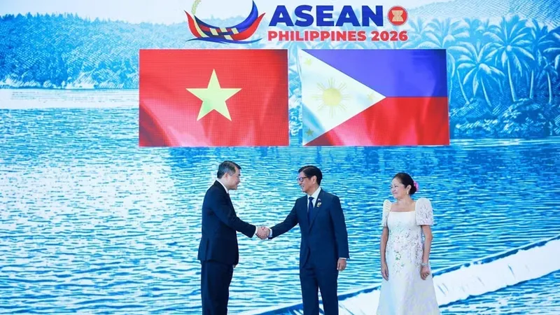 Tổng thống Philippines Ferdinand Romualdez Marcos Jr, Chủ tịch ASEAN năm 2026 đón Thủ tướng Lê Minh Hưng dự Hội nghị Cấp cao ASEAN lần thứ 48. Ảnh: Dương Giang/TTXVN