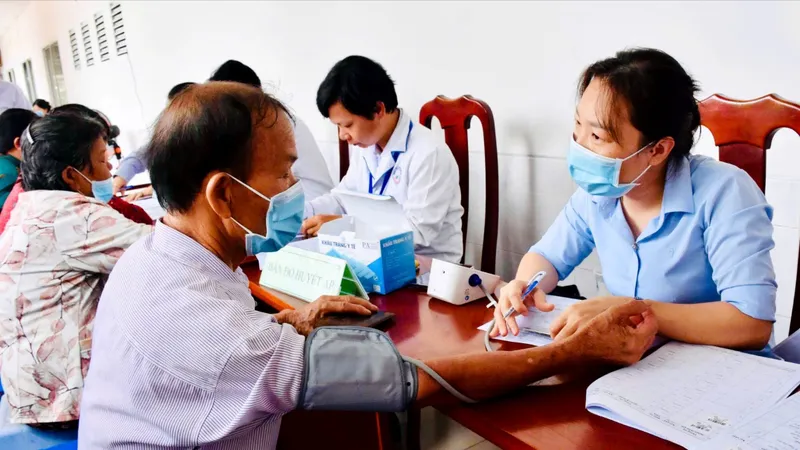 Người dân khám tầm soát tại Trạm Y tế xã Phước Hải
