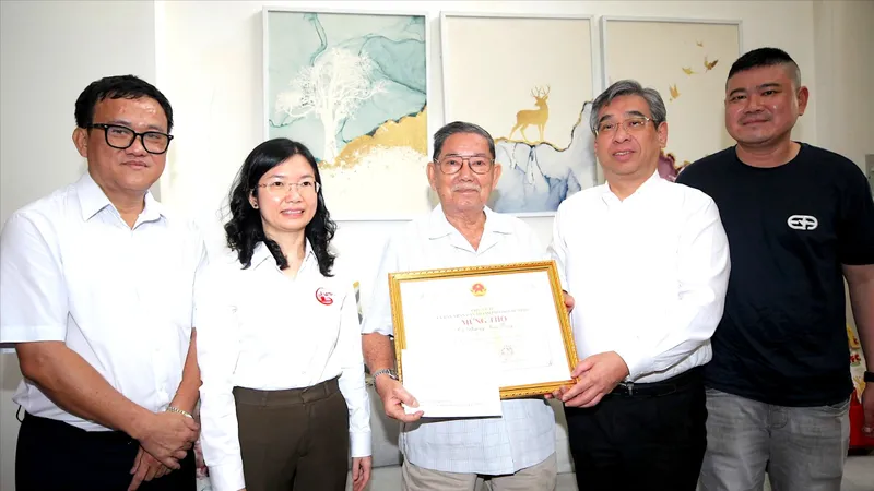Phó Bí thư Thành ủy TPHCM Nguyễn Phước Lộc thăm, chúc thọ người cao tuổi