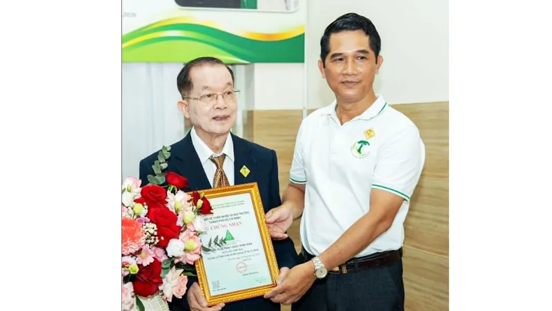 Kết nạp Trung tâm Điều trị Oxy Cao áp Thanh Xuân vào Hội Bảo vệ Thiên nhiên và Môi trường TPHCM