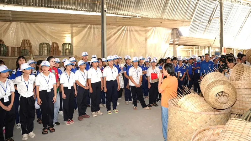 100 học sinh tham gia trải nghiệm