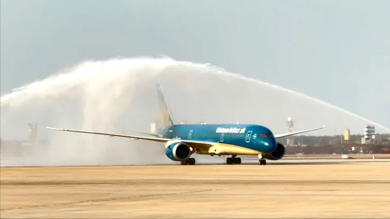 Máy bay của hãng hàng không quốc gia Việt Nam Vietnam Airline đáp xuống sân bay Long Thành ngày 15-12-2025