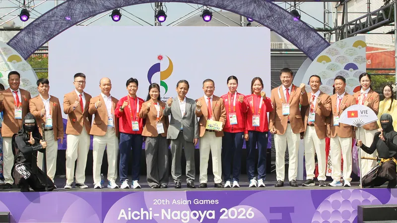 Đại diện Đoàn Thể thao Việt Nam trong lễ thượng cờ tại ASIAD 20 ngày 18-9. Ảnh: TÂM NINH