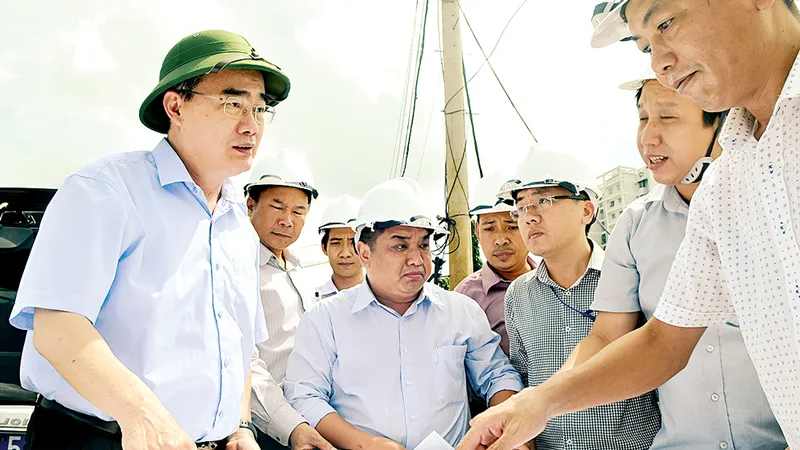 Bí thư Thành ủy TPHCM Nguyễn Thiện Nhân kiểm tra dự án thi công tại khu vực nút giao thông Mỹ Thủy, quận 2