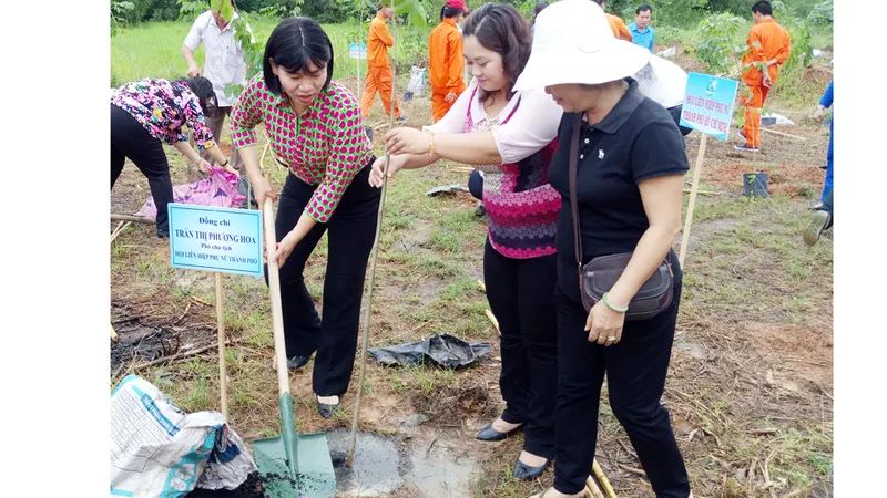 Phát động trồng hơn 10.000 cây xanh