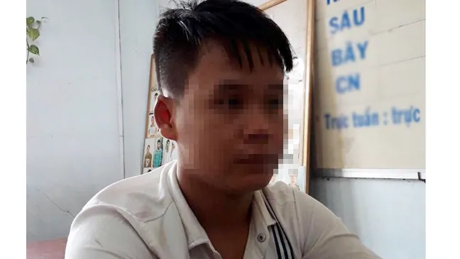 Tạm giữ nghi phạm rạch quần phụ nữ