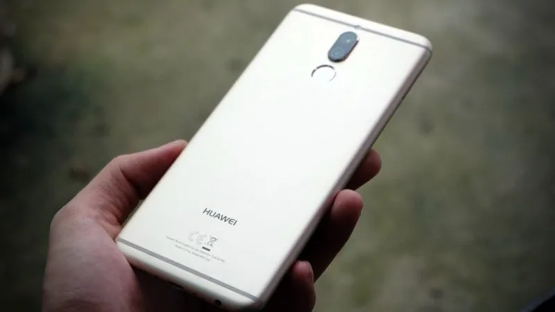 Huawei nova 2i phiên bản màu vàng
