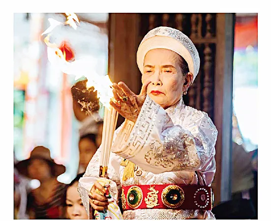 Tín ngưỡng thờ Mẫu Tứ phủ - Chốn thiêng nơi cõi thực