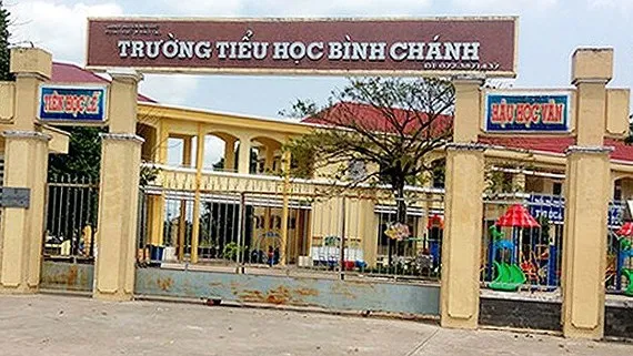 Xem xét kỷ luật hiệu trưởng trong vụ cô giáo bị bắt quỳ gối xin lỗi phụ huynh