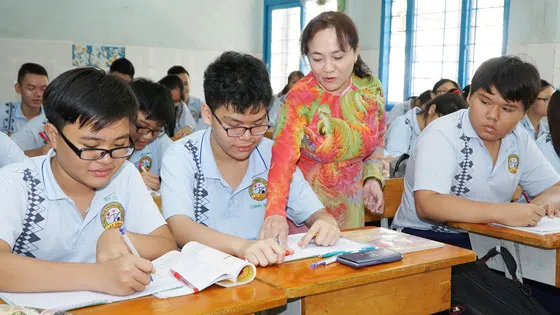 Cô và trò trong một giờ lên lớp. Ảnh minh họa