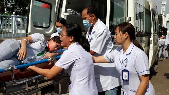 Sau vụ ngộ độc tập thể, cơ sở cung cấp suất ăn bị dừng hoạt động