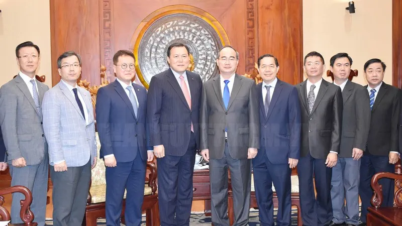 Bí thư Thành ủy TPHCM Nguyễn Thiện Nhân tiếp ông Hwang Kag Gyu và đoàn công tác của Tập đoàn Lotte. Ảnh: HCMCPV. ORG.VN 