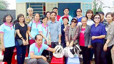Lấy tiền vận động xây nhà cho người nghèo gửi tiết kiệm