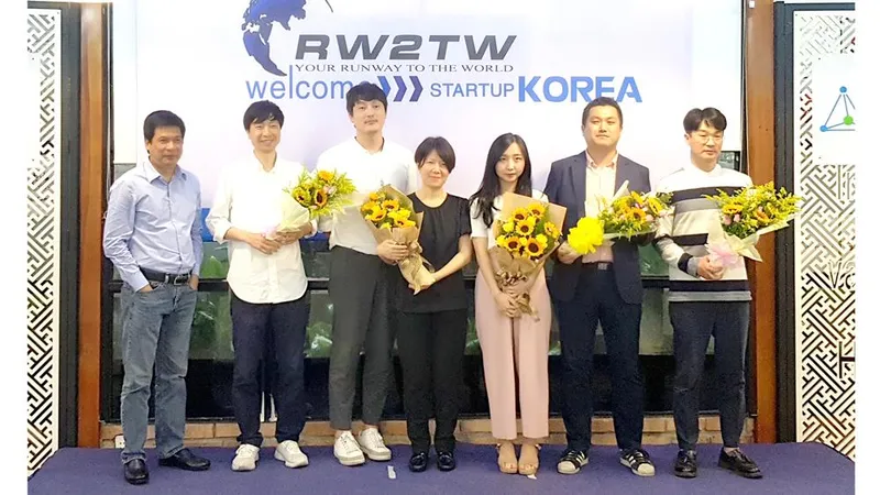 Đại diện của 5 nhóm startup đến từ Hàn Quốc tham dự Runway To The World mùa 2 năm 2019