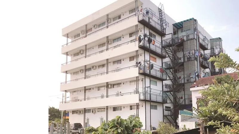 Một công trình trái phép khá quy mô ở quận Thủ Đức đang được các cơ quan chức năng xử lý. Ảnh: KIỀU PHONG