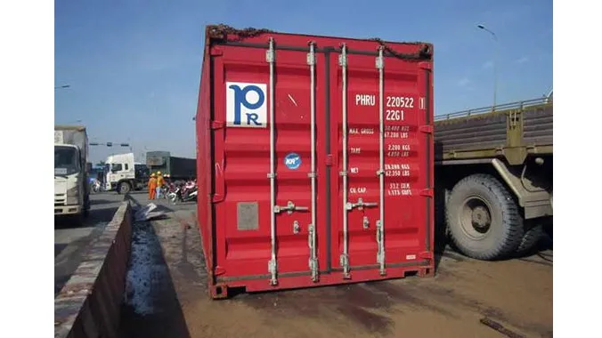 Ngăn ngừa tai nạn do rơi thùng container xuống đường