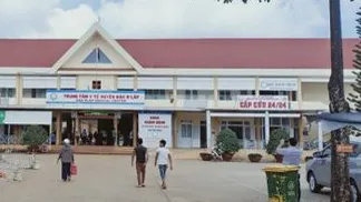 Nữ nhân viên hợp đồng được giao phụ trách nhiều phòng, khoa của bệnh viện