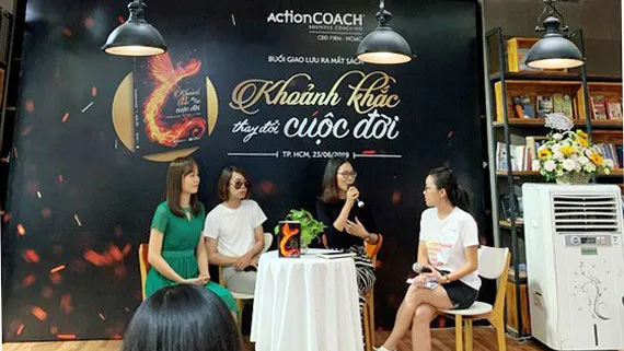 Đừng đòi hỏi nhà văn tặng sách