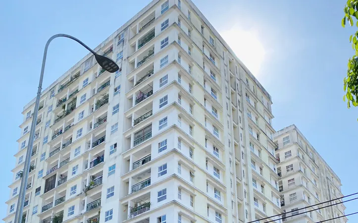 Công ty CP ĐT và PT Địa ốc Khang Gia (Tân Phú) có 230 căn hộ đang thế chấp quyền sử dụng đất ở ngân hàng. Ảnh: CAO THĂNG