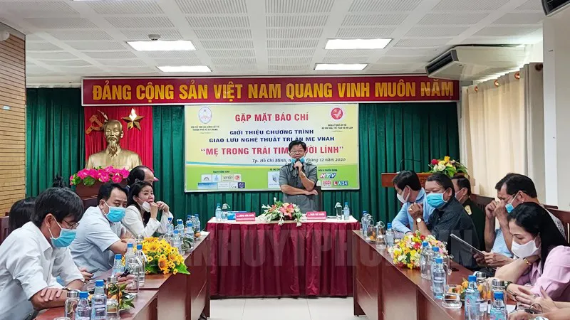 Họp báo chương trình giao lưu nghệ thuật “Mẹ trong trái tim người lính”. Ảnh: Thanhuytphcm