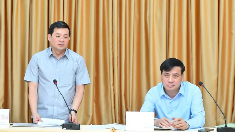 Giám đốc Sở Tài Nguyên Môi Trường Nguyễn Toàn Thắng phát biểu tại buổi làm việc. Ảnh: VIỆT DŨNG
