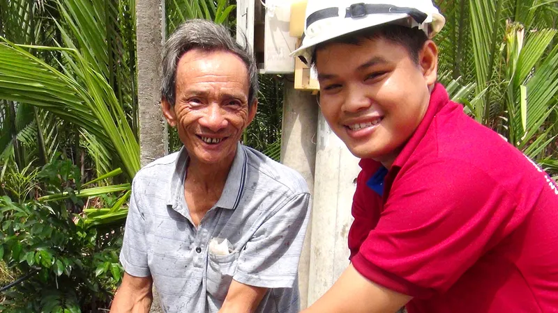 Ông Trần Văn Thanh, người dân huyện Cần Giờ vui mừng khi nước sạch được kéo đến nhà
