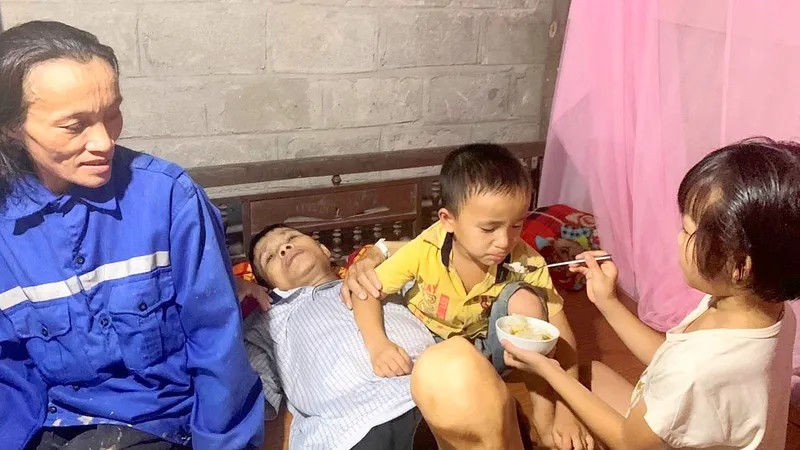Bố suy thận giai đoạn cuối, con sứt môi, hở hàm ếch
