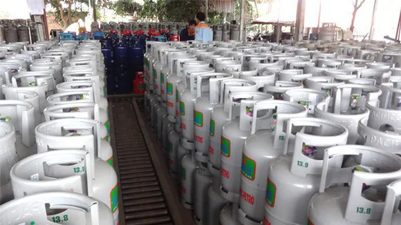 Giá gas tăng 14.000 đồng/bình 12kg