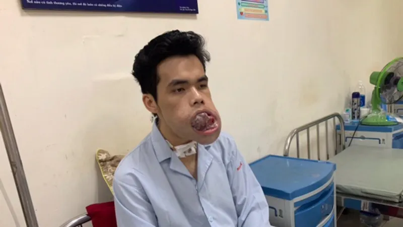 Chồng liệt giường, con trai ung thư 
