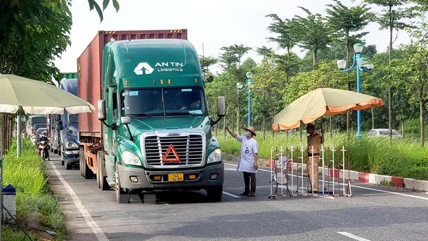 Không được kiểm tra xe chở hàng thiết yếu, lương thực phục vụ vùng dịch