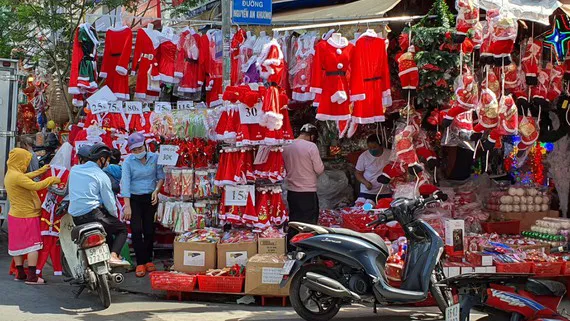 Phong phú mặt hàng trang trí Giáng sinh