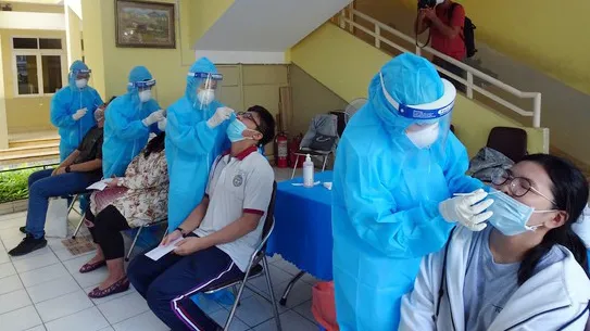 TPHCM: Đề xuất hỗ trợ bộ test nhanh Covid-19 và định biên nhân viên y tế cho trường học