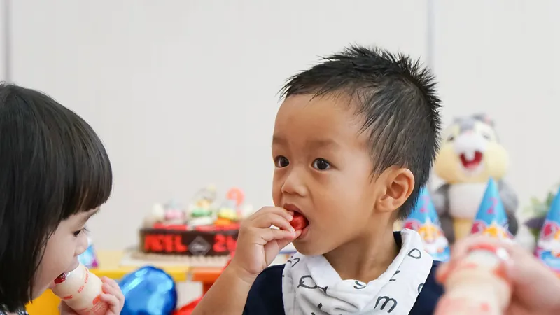 Theo nhiều chuyên gia y tế, nên cung cấp vitamin từ các nguồn thực phẩm tự nhiên. Ảnh: HOÀNG HÙNG