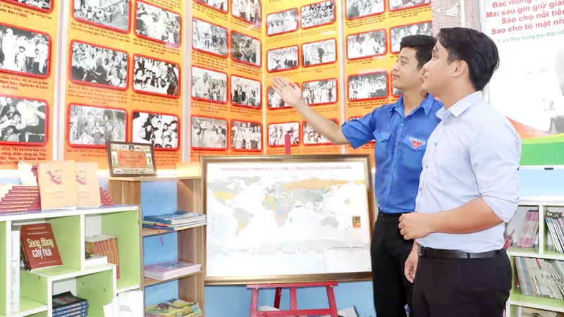 Xây dựng Không gian văn hóa Hồ Chí Minh cả về văn hóa vật thể, phi vật thể và trên không gian mạng