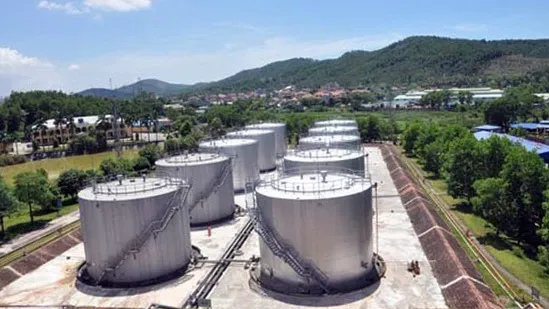 Nhập khẩu xăng dầu tăng vọt