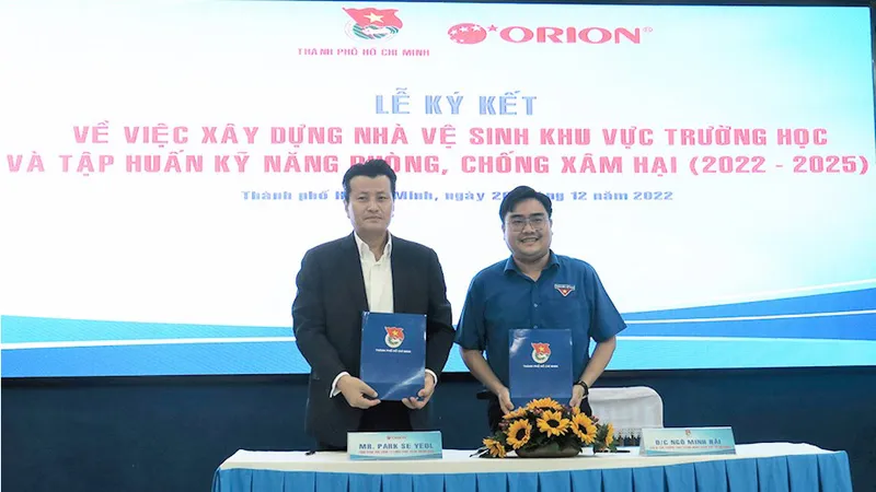 Xây dựng nhà vệ sinh trường học ở vùng sâu, vùng cao