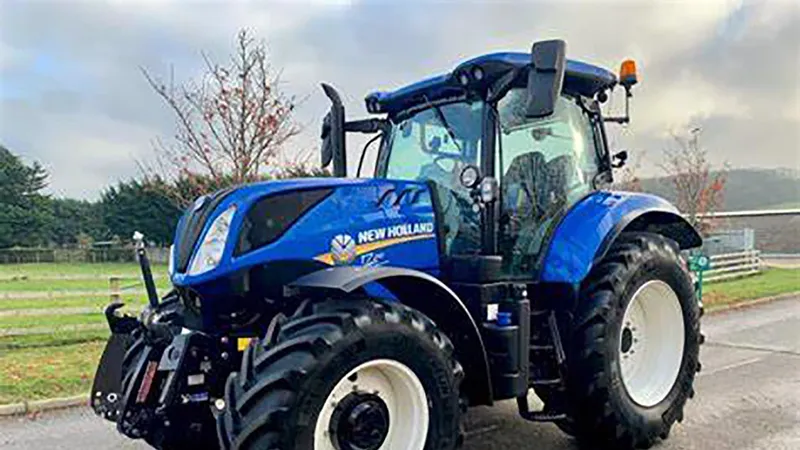 Máy kéo New Holland T7 thân thiện với môi trường