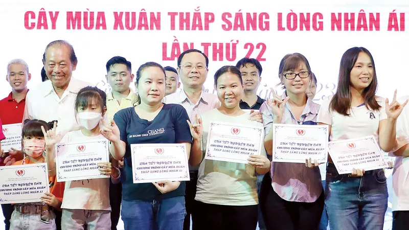 Xuân ấm áp, tết nghĩa tình