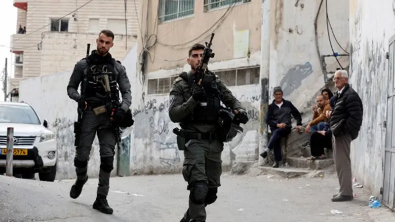 Cảnh sát Israel tuần tra bên ngoài ngôi nhà của hung thủ 21 tuổi ở Đông Jerusalem