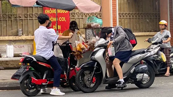 Phạt nghiêm học sinh chạy xe máy phân khối lớn