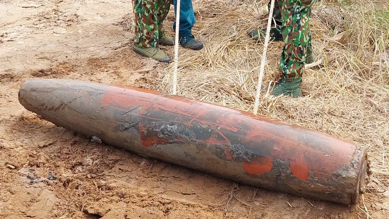 Trà Vinh: Xử lý quả bom trên 250kg, chỉ cách mặt đất 2m