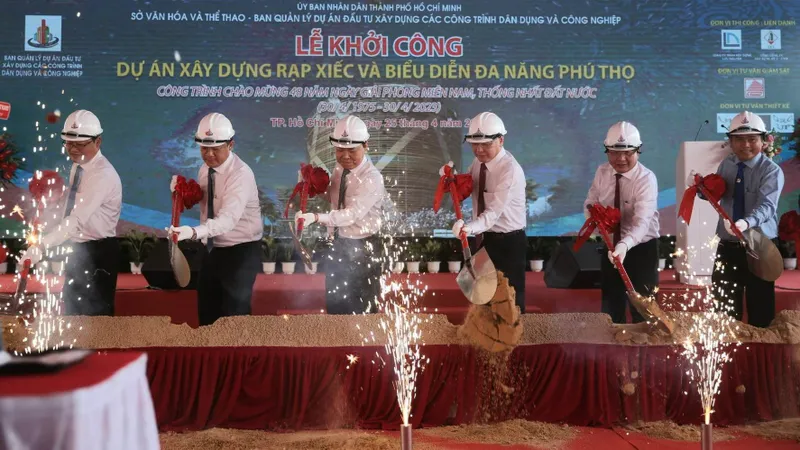 Thực hiện nghi thức khởi công