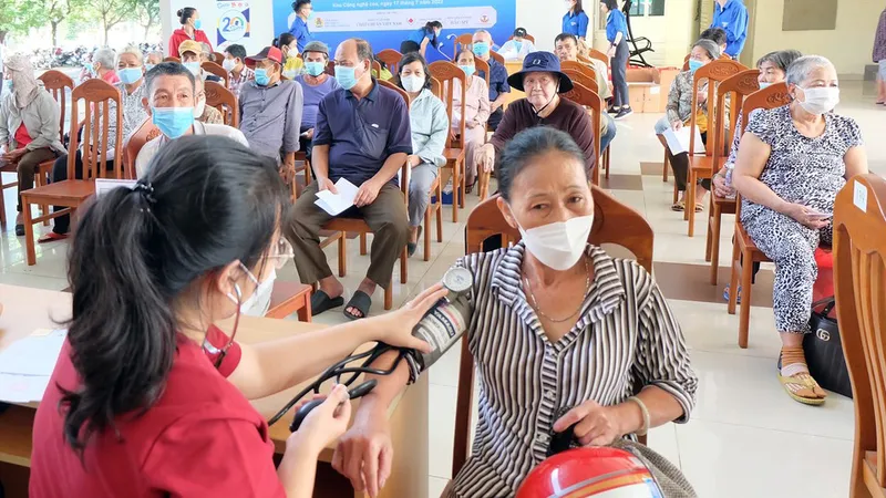 Hàng ngàn công nhân được khám bệnh miễn phí