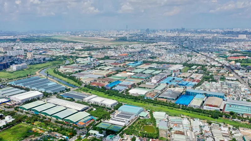 Khu công nghiệp Vĩnh Lộc sẽ cách KCN Phạm Văn Hai I và Phạm Văn Hai II khoảng 6km. Ảnh: HOÀNG HÙNG