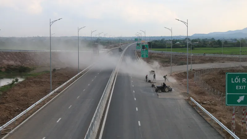 Cao tốc Vĩnh Hảo - Phan Thiết và Nha Trang - Cam Lâm hoãn lễ khánh thành nhưng vẫn thông xe ngày 19-5