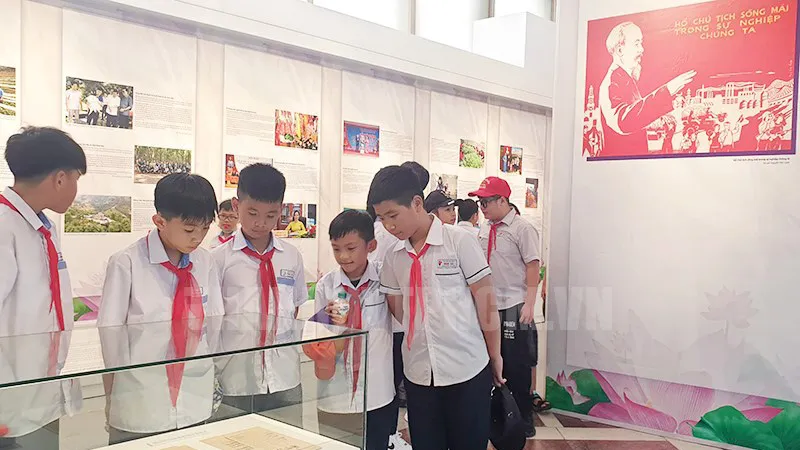 “Những tấm gương bình dị mà cao quý”: Lan tỏa những câu chuyện truyền cảm hứng