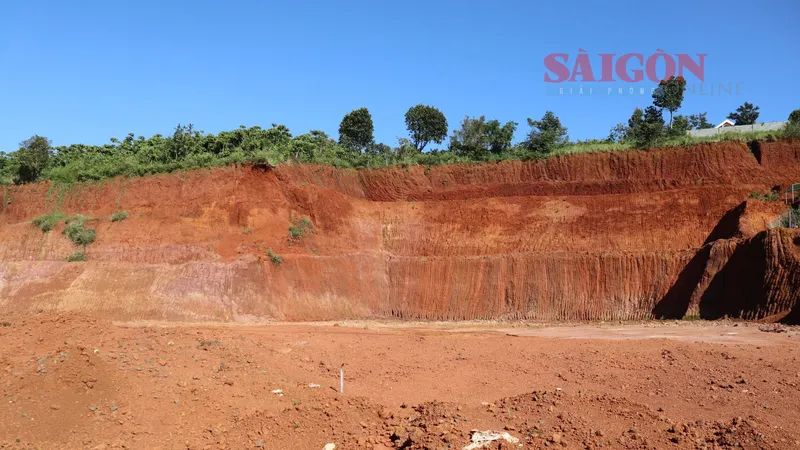 Một khu vực đất bị san gạt tại TP Bảo Lộc. Ảnh: ĐOÀN KIÊN