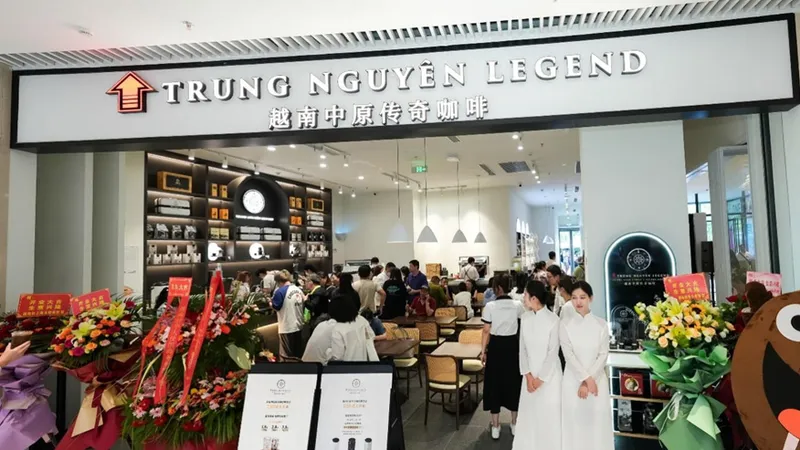 Thế giới cà phê Trung Nguyên Legend tại Trung tâm thương mại One East, Thượng Hải, Trung Quốc thu hút đông đảo người yêu cà phê đến trải nghiệm trong ngày đầu tiên ra mắt