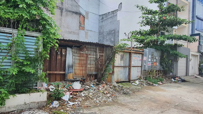 Kho hàng đe dọa khu dân cư