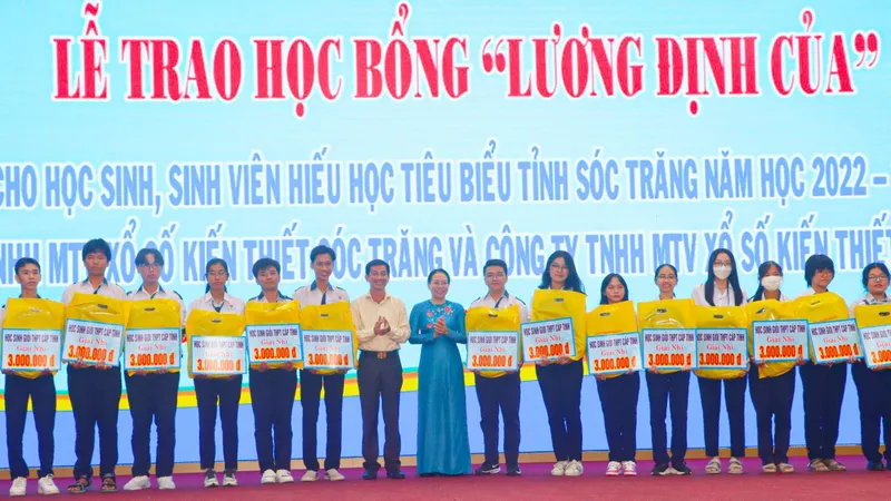 Lễ Trao học bổng Lương Định Của cho học sinh, sinh viên hiếu học tiêu biểu của tỉnh Sóc Trăng
